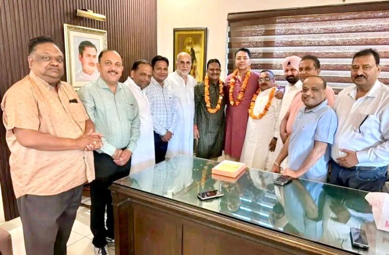 ਰਾਜਨ ਸਿੰਗਲਾ ਰੋਟਰੀ ਕਲੱਬ ਦੇ ਪ੍ਰਧਾਨ ਬਣੇਰਾਜਨ ਸਿੰਗਲਾ ਰੋਟਰੀ ਕਲੱਬ ਦੇ ਪ੍ਰਧਾਨ ਬਣੇ