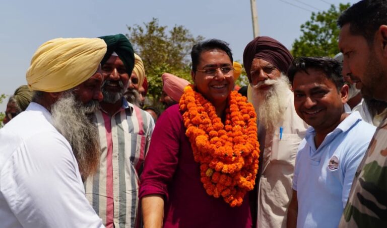 ” ਆਪ ” ਸਾਂਸਦਾਂ ਦੀ ਮੈਂਬਰਸ਼ਿਪ ਰੱਦ ਕਰਾਉਣ ਲਈ ਕਰਾਂਗੇ ਕਾਨੂੰਨੀ ਕਾਰਵਾਈ — ਅਮਨ ਅਰੋੜਾ 